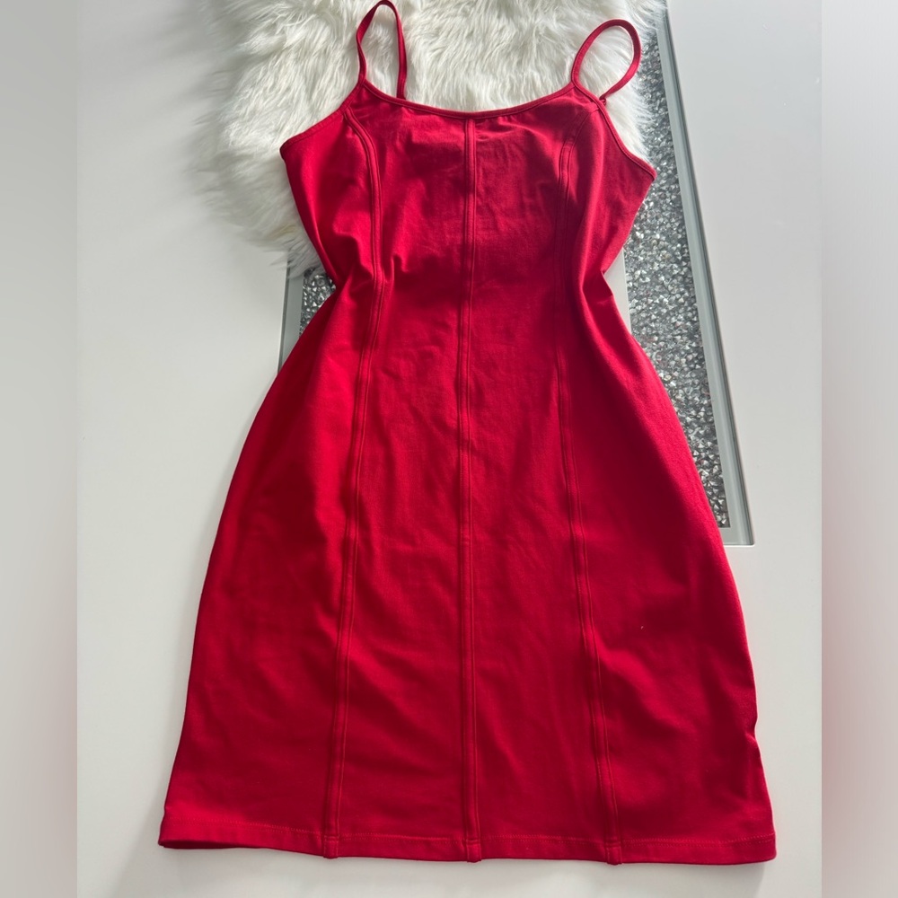 Mini dress, size L color red ,adjustable fabric to the body, stretches very well